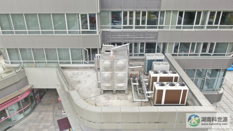 裙樓輔熱設備及儲熱水箱